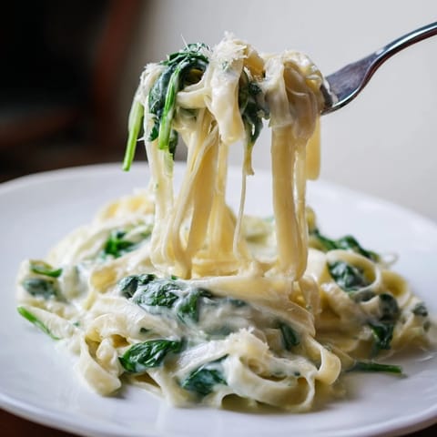 Creamy Garlic Spinach Pasta